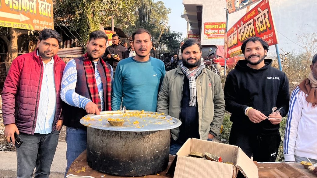 निःशुल्क भोजन वितरण